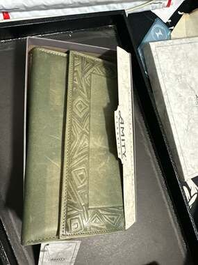 Vintage Amity Classics Green Tooled Genuine Leather Tri-fold Clutch Wallet & Chk